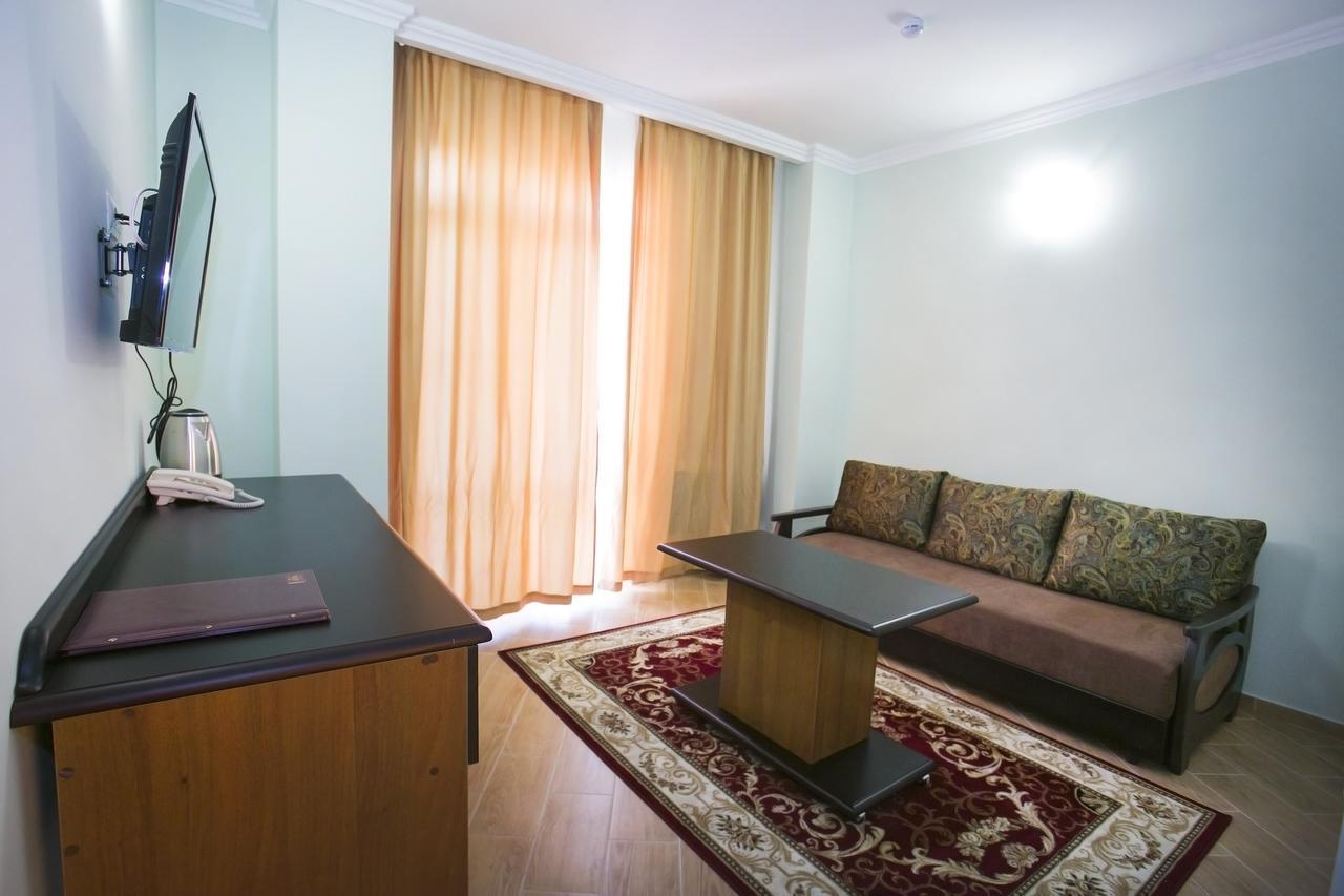 Hotel Acra Sukhumi Exterior photo