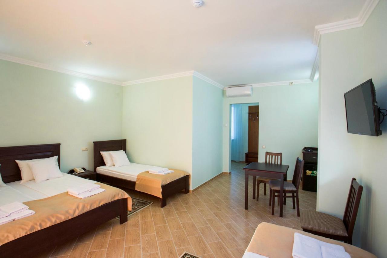 Hotel Acra Sukhumi Exterior photo