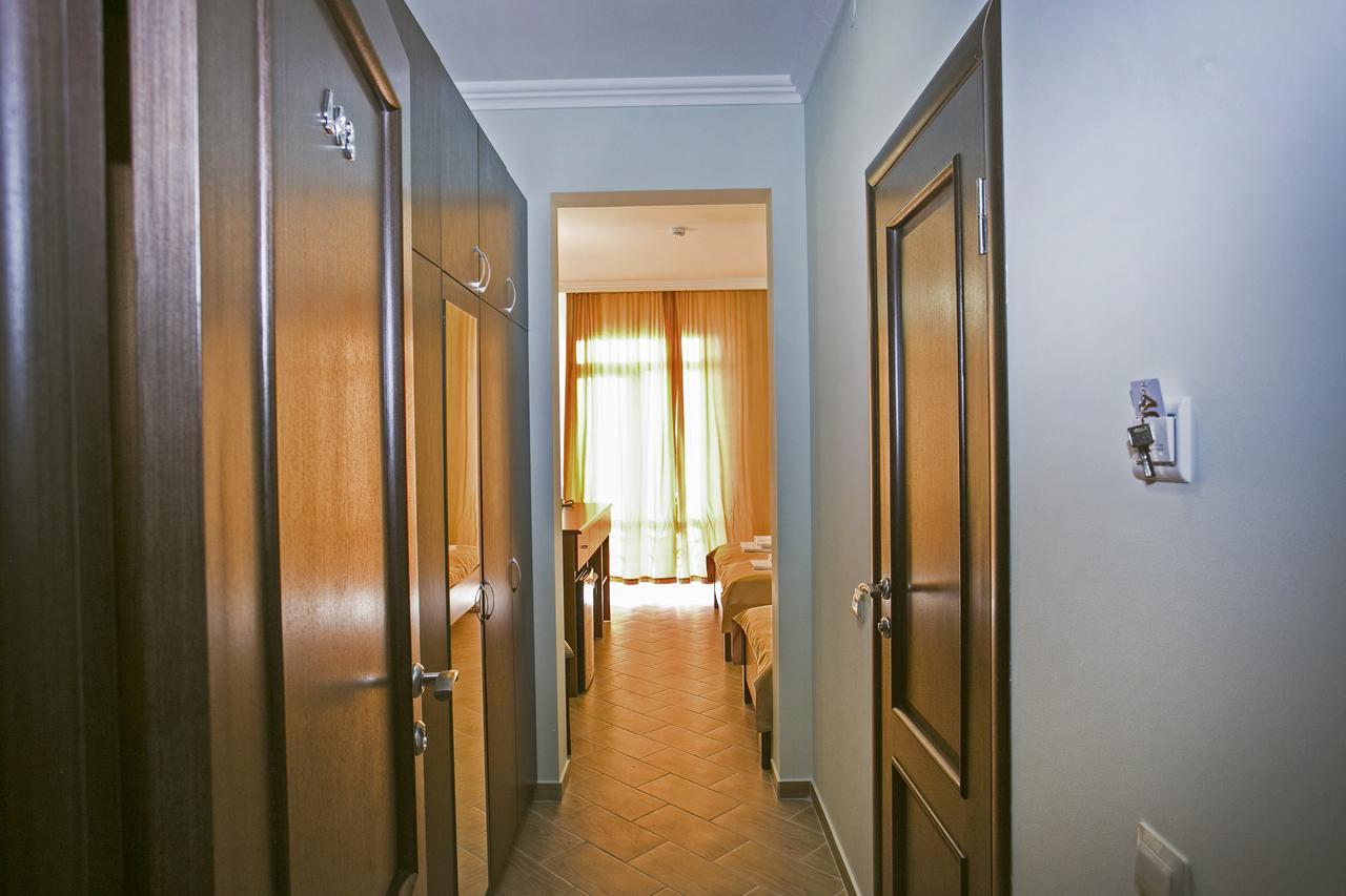 Hotel Acra Sukhumi Exterior photo